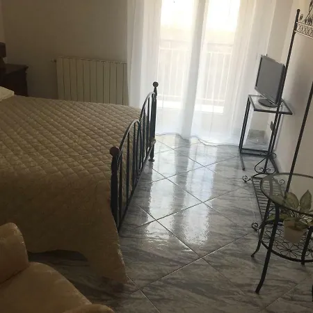 La Salida Del Sol Couette-café 3*