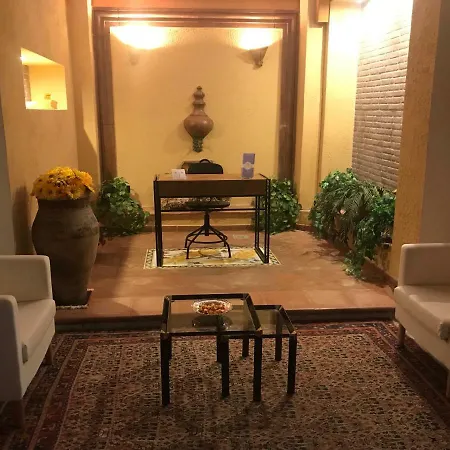 La Salida Del Sol Couette-café 3*
